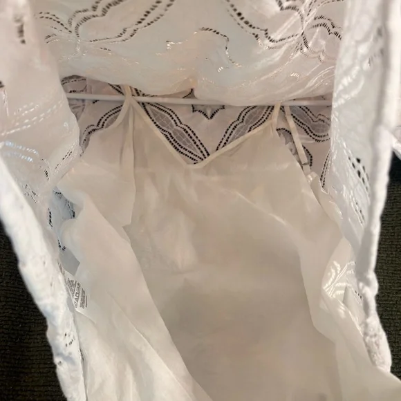 Petite Eyelet top - Picture 6 of 9